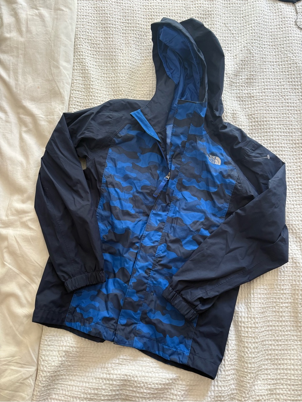 The North Face Kids Blue Camo Hooded Rain Jacket - size Boys 10